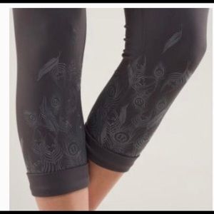 Lululemon Acro Crop
Heathered  Gray Size 8 Good Condition